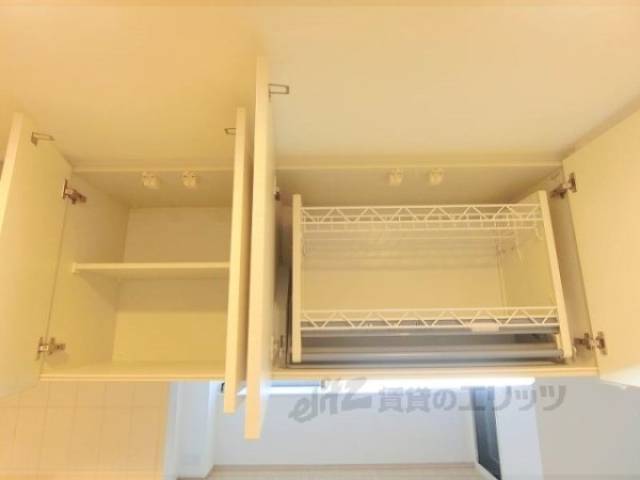 キッチン　上部収納