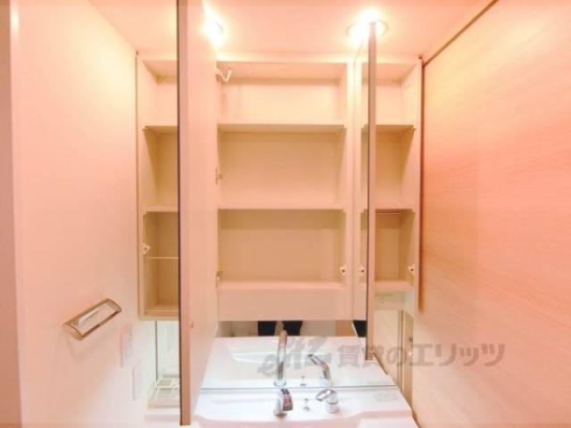 洗面所　上部収納