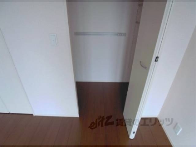 収納　洋室に二ヶ所収納有