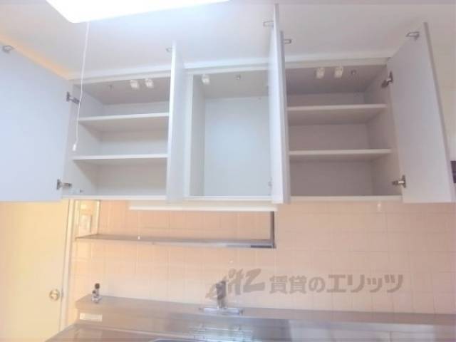 キッチン　上部収納