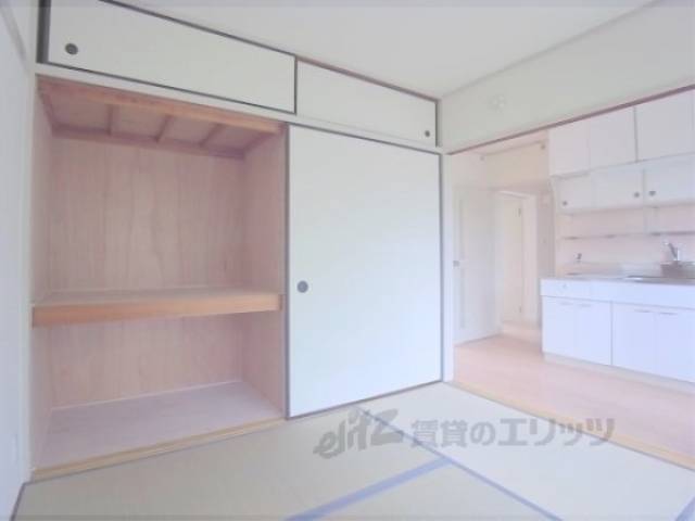 和室　南西側　和室　6帖のお部屋です。