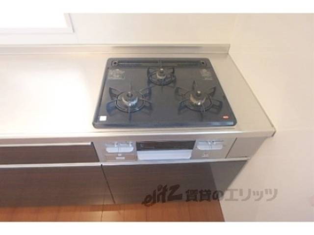 キッチン　ガス3口コンロ