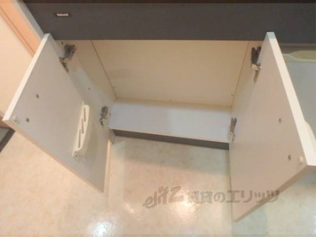 キッチン　収納下