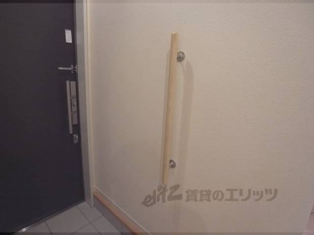玄関　【別建物の参考画像】