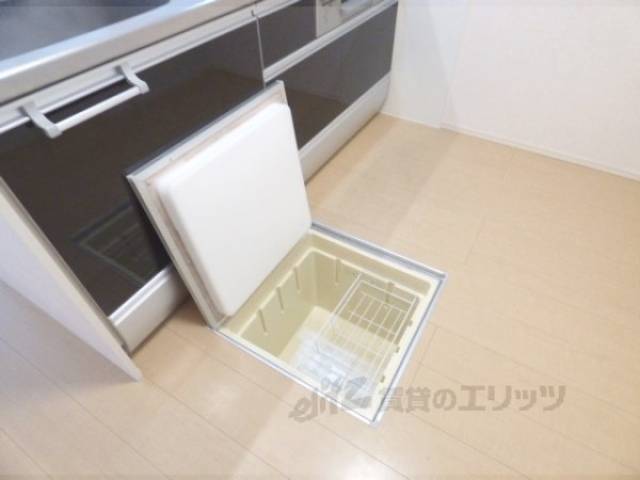 キッチン　床下収納