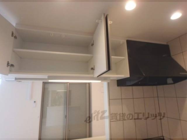 キッチン　上部収納