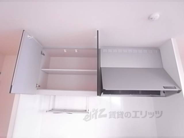 キッチン　吊戸棚：収納場所
