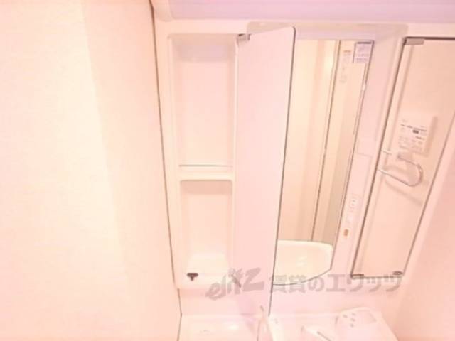 洗面所　洗面化粧台：収納場所