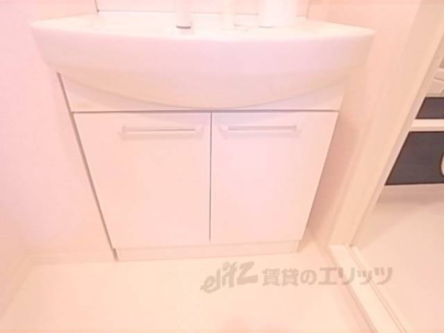 洗面所　洗面化粧台：収納場所