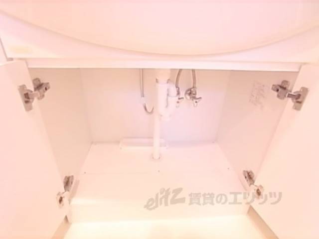 洗面所　洗面化粧台：収納場所