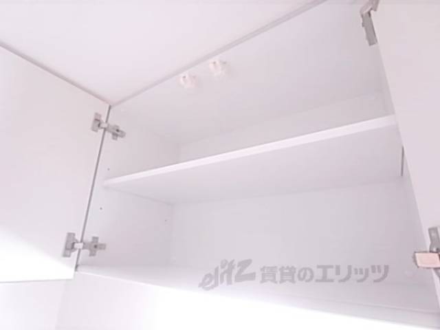 キッチン　吊戸棚：収納場所