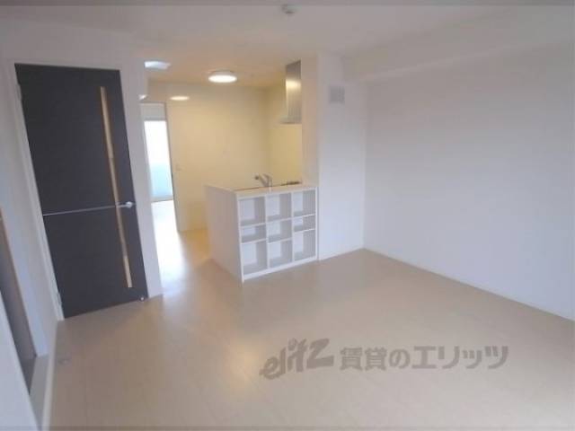 リビング　同タイプマンションの写真です。