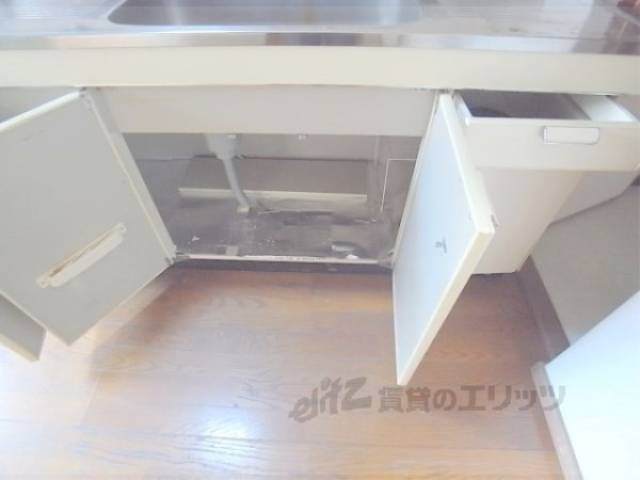 キッチン　下部収納１