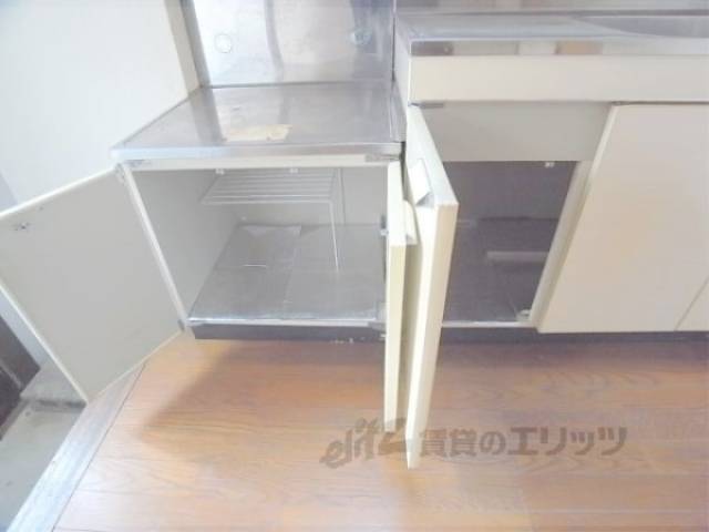 キッチン　下部収納２