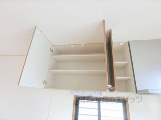 キッチン　上部収納