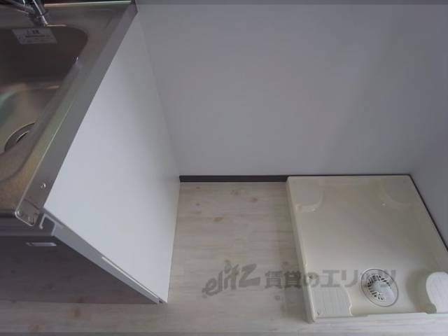 冷蔵庫置場　同タイプマンションの写真です。