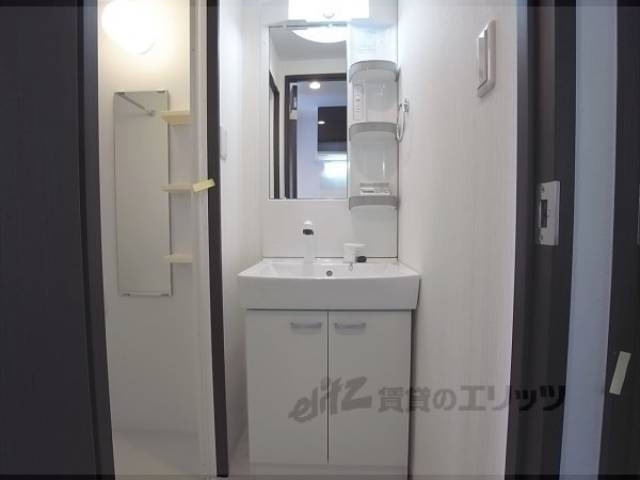独立洗面台　同タイプマンションの写真です。