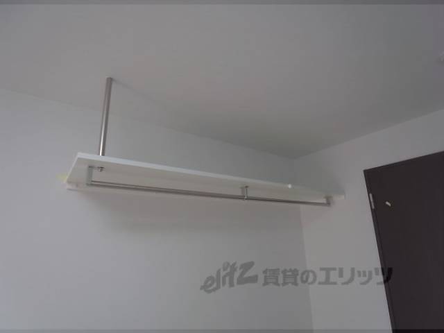 吊り棚　同タイプマンションの写真です。