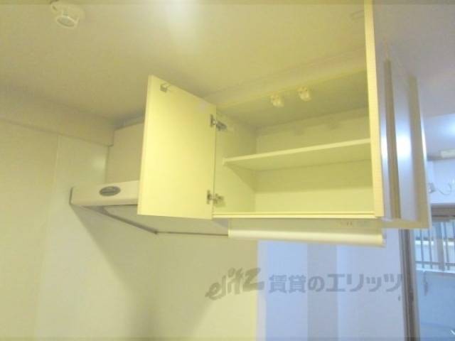 キッチン　キッチン上部収納