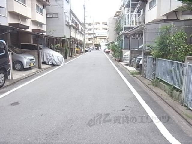 洋室　周辺道路