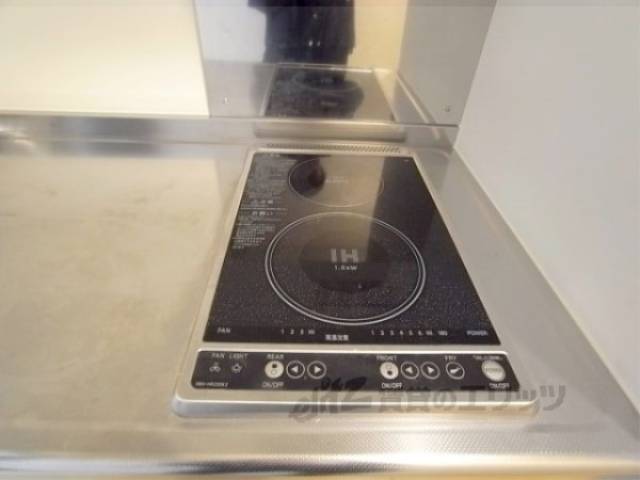 キッチン　コンロ　1口の電気コンロです