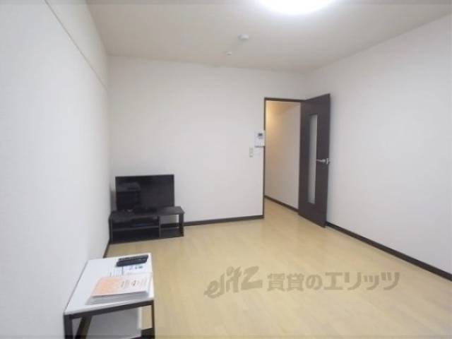 洋室　家具家電付きです