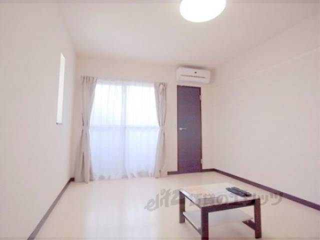 居室　８．１帖のお部屋です。