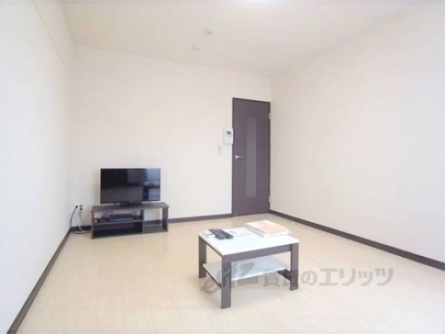 居室　家具付きのお部屋です。