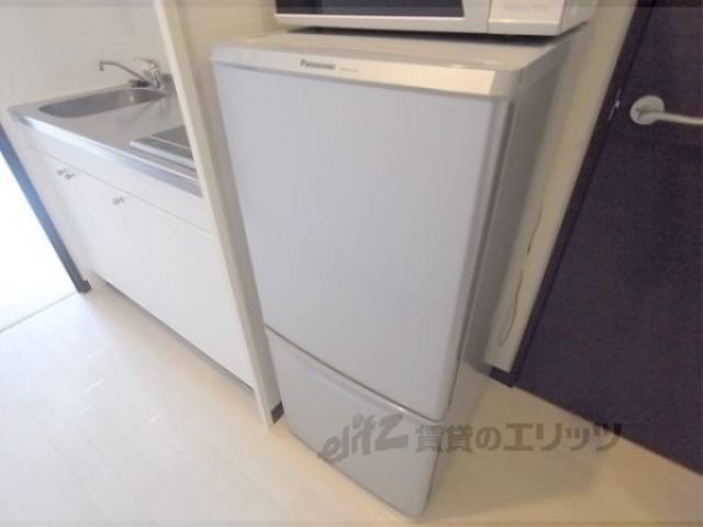 キッチン　冷蔵庫　なんと冷蔵庫が付いてきます。