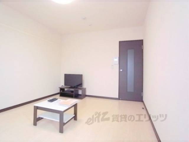 居室　家具付きのお部屋です。