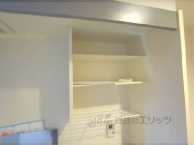 キッチン　(上部収納)