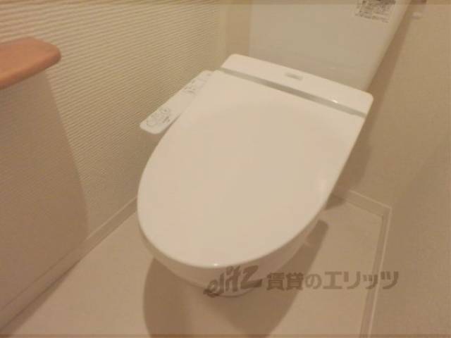 トイレ　洗浄機能付き便座