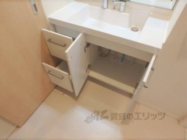 洗面所　下部収納