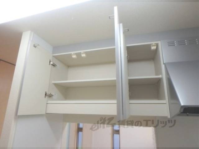 キッチン　上部収納