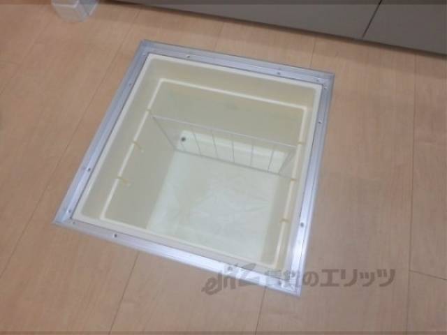 キッチン　床下収納