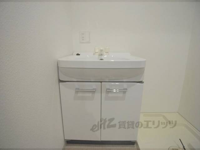 洗面台　別のグレードアップした洗面台に変わります