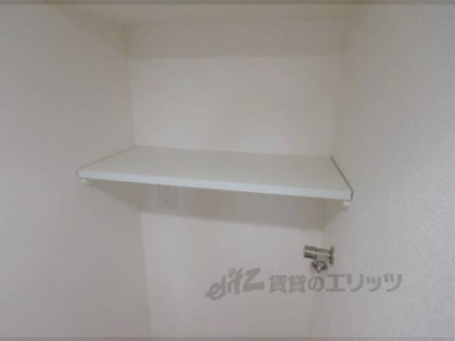 洗濯機置場　洗濯機置場上部棚