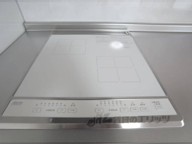キッチン　電気コンロ：（2口）