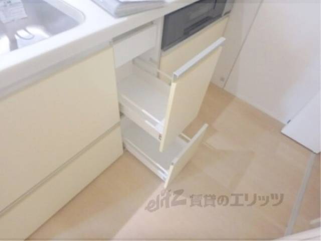 キッチン　収納下部