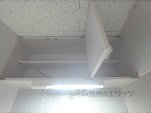 キッチン　上部収納