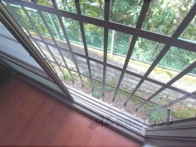 ベランダ　狭いスペースですが、物干し竿設置できます