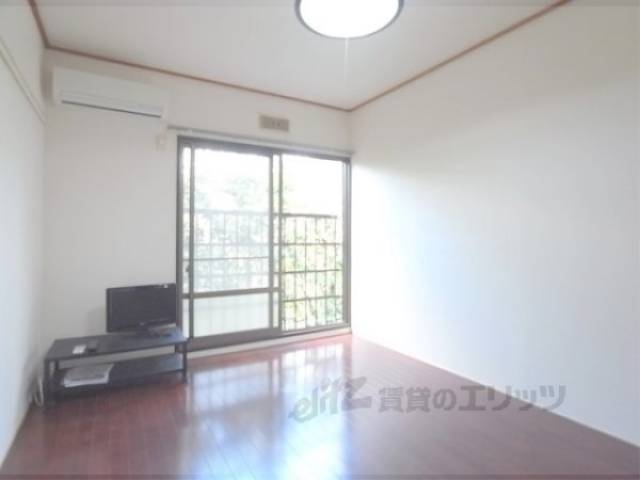 居室　うれしい家具付き物件です。