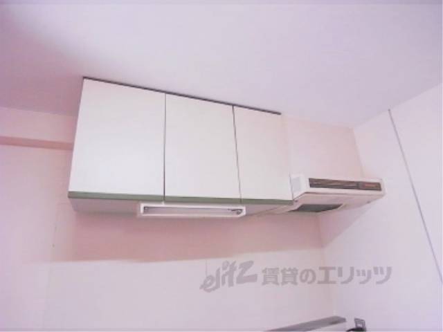 キッチン　上部収納