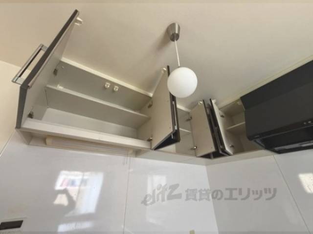 キッチン　上部収納