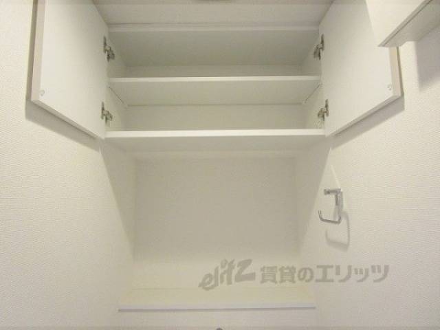 トイレ　トイレ上収納