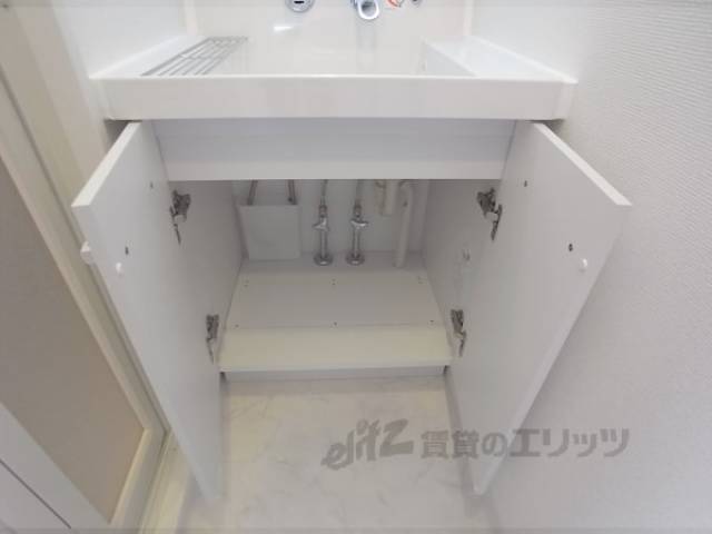 洗面所　洗面化粧台：収納