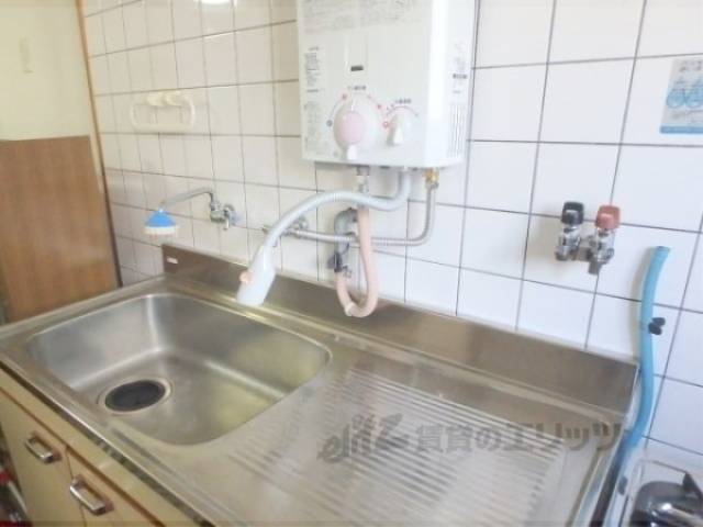 キッチン　調理スペースが広く、お料理しやすいですね