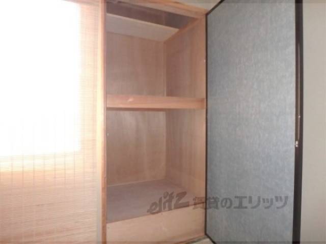 収納　南側　ベランダ横