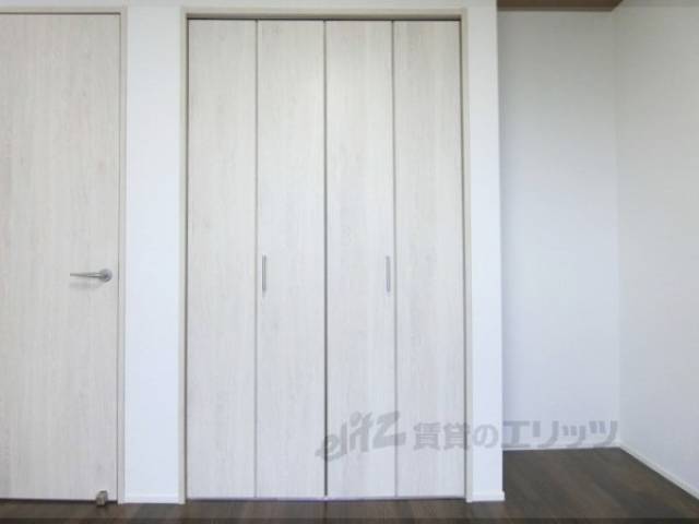 洋室　収納