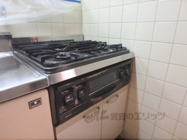 キッチン　3口コンロ